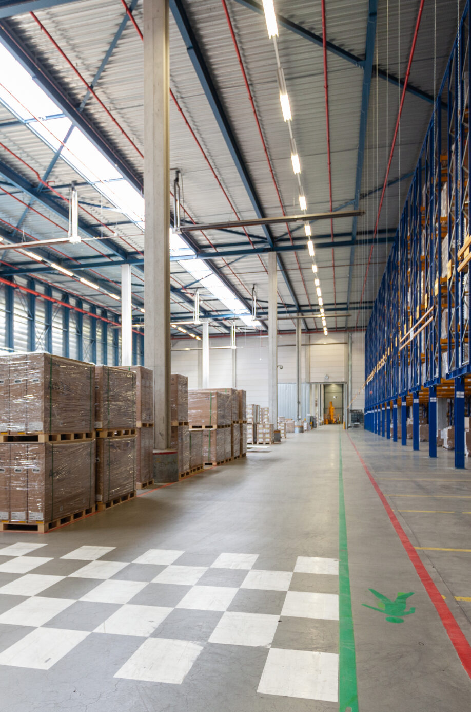 view-full-warehouse-with-forklift 1